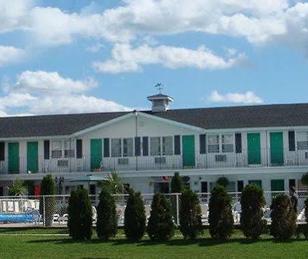 Colonial Motel วิสคอนซินเดลส์ ภายนอก รูปภาพ