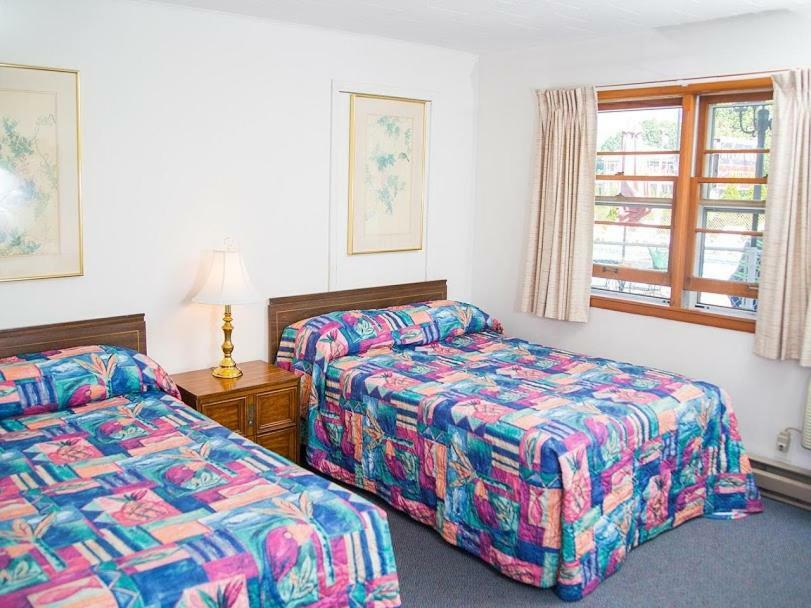Colonial Motel วิสคอนซินเดลส์ ภายนอก รูปภาพ