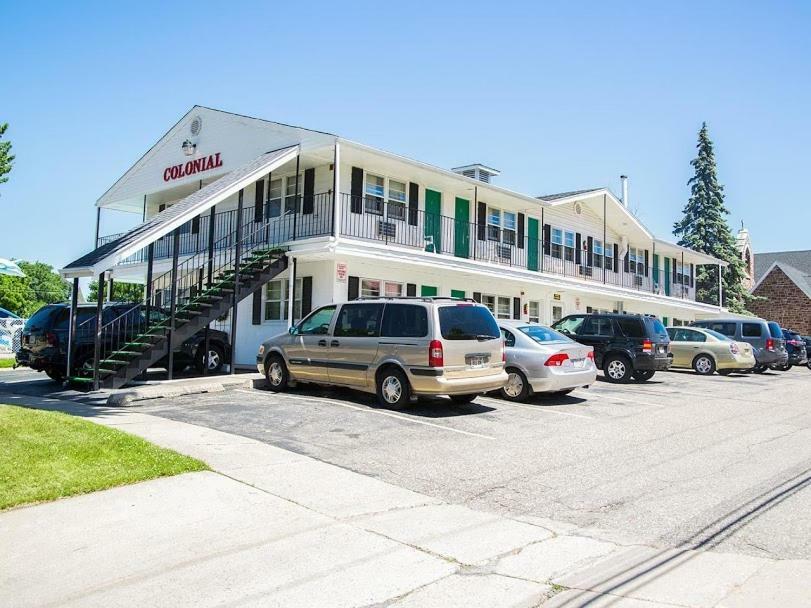 Colonial Motel วิสคอนซินเดลส์ ภายนอก รูปภาพ