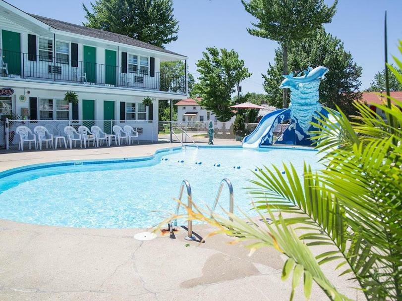 Colonial Motel วิสคอนซินเดลส์ ภายนอก รูปภาพ