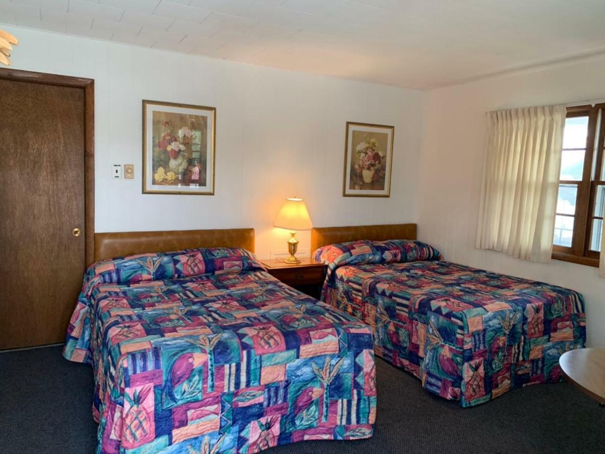 Colonial Motel วิสคอนซินเดลส์ ภายนอก รูปภาพ