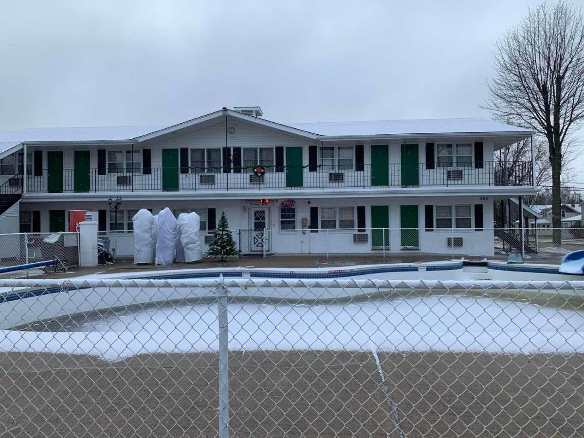 Colonial Motel วิสคอนซินเดลส์ ภายนอก รูปภาพ
